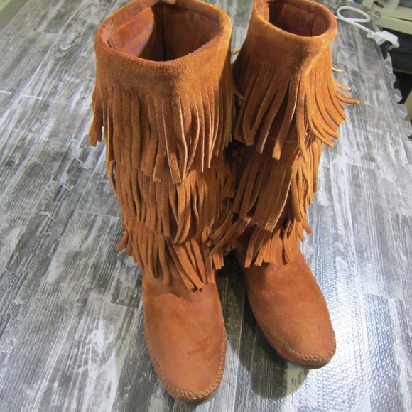 Gently Worn Minnetonka 3Layer Fringe Leather Boots - Picture 2 of 7